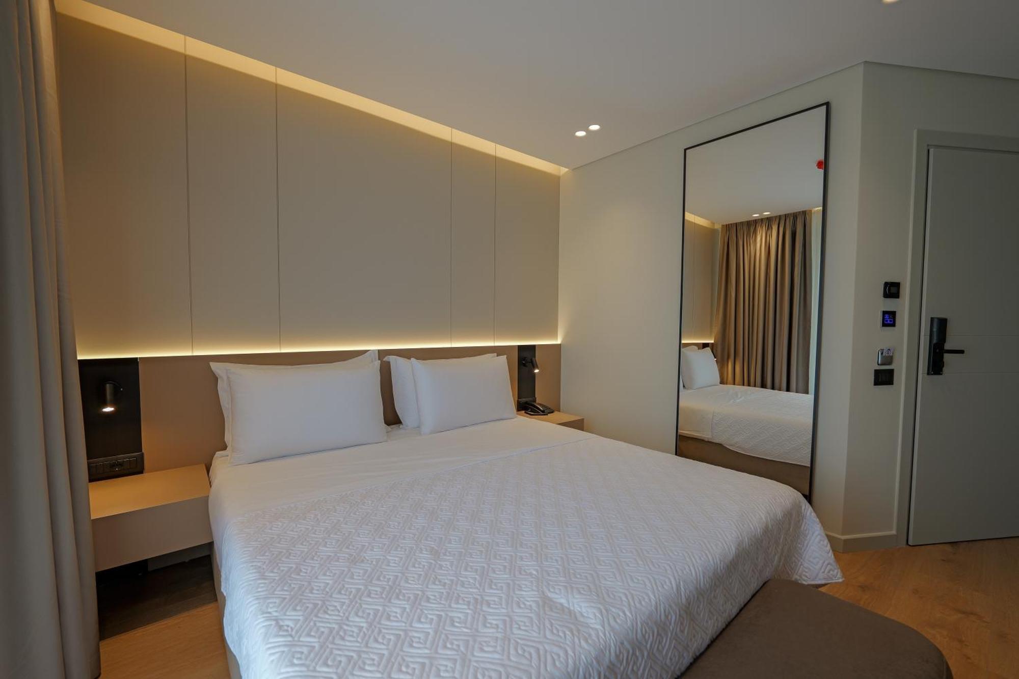 Hotel Teuta Sarandë Exteriör bild