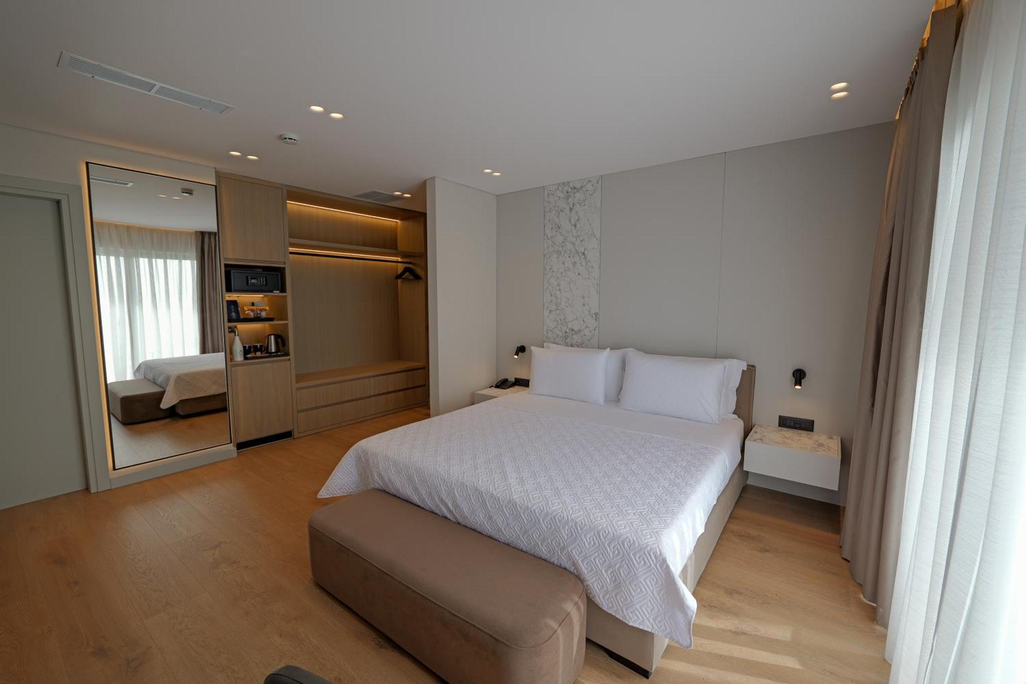 Hotel Teuta Sarandë Exteriör bild