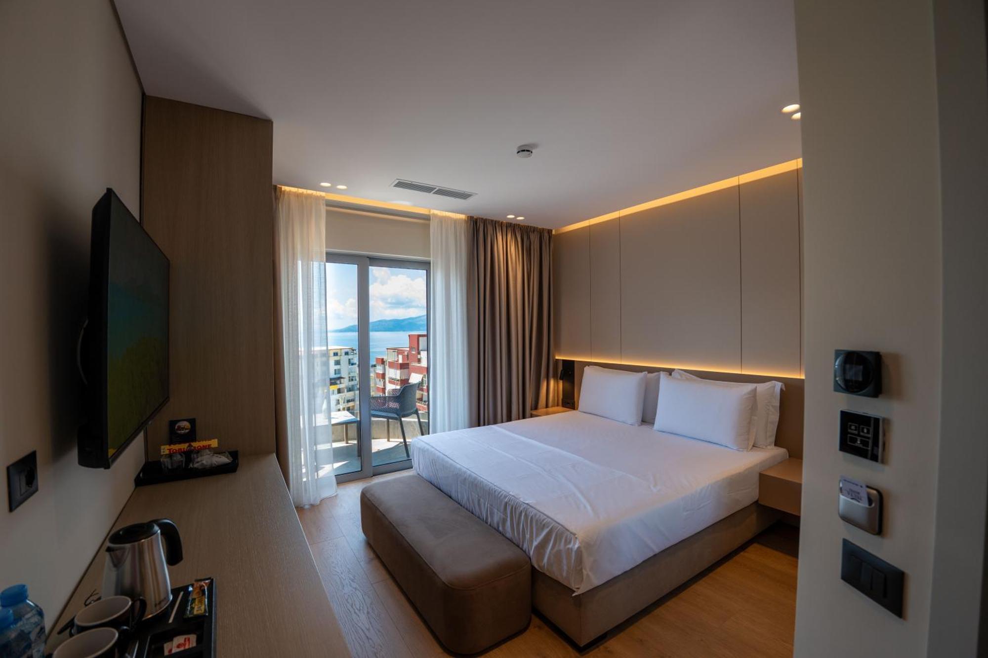 Hotel Teuta Sarandë Exteriör bild